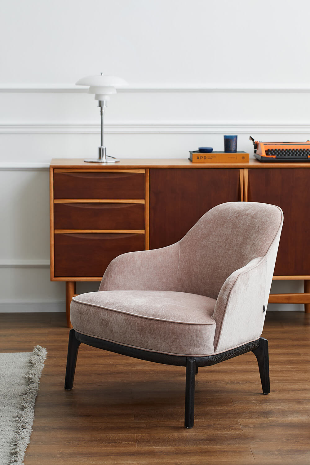Lord Matt Lounge Chair  (delisted)