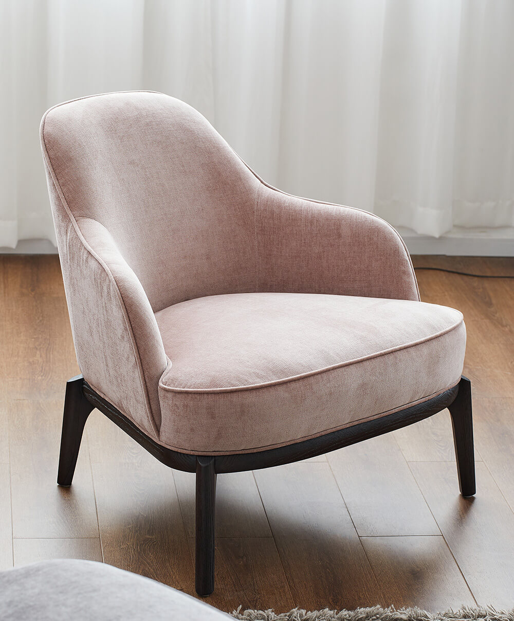 Lord Matt Lounge Chair  (delisted)